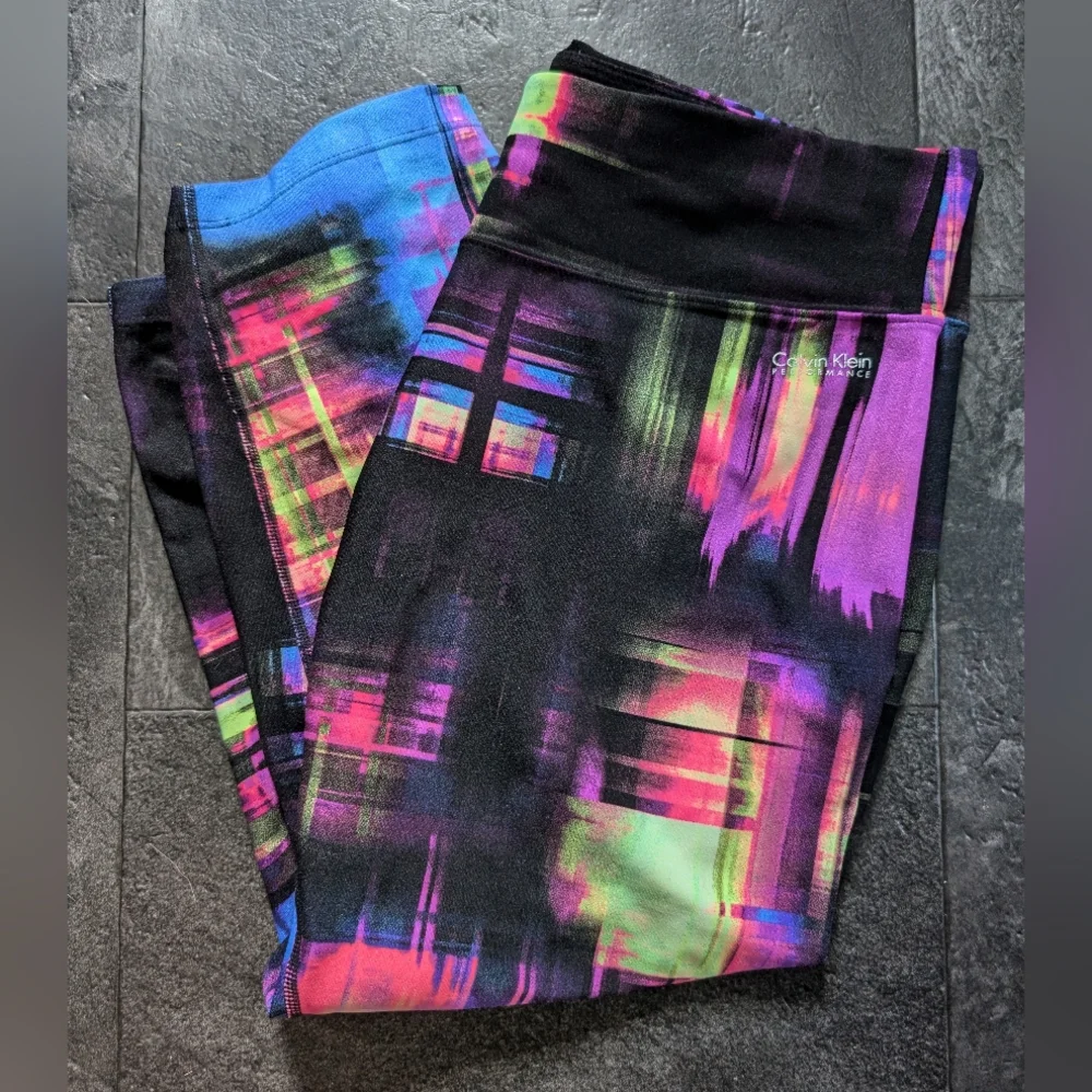 Calvin Klein Performance Capris - Picture 2 of 3